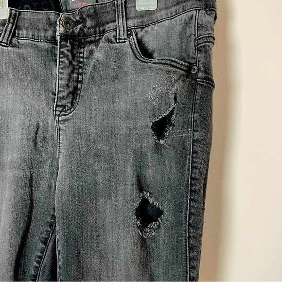 Torrid Bombshell Skinny Jeans | Distressed | Raw Hemline | Black - Picture 3 of 15
